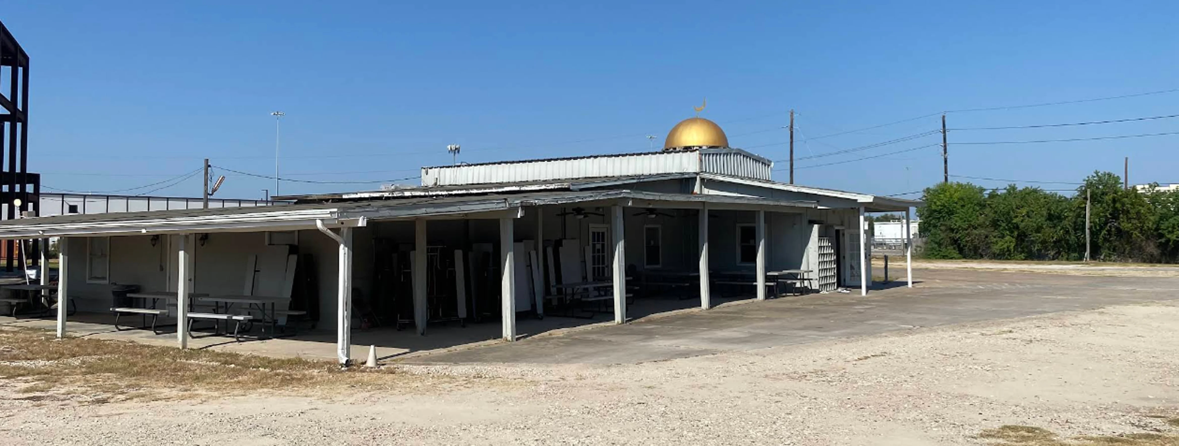 Exterior view of Flaah Islamic Center Houston building